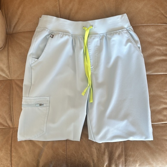 Figs Open Skies scrub set 
Catarina top SMALL
Zamora high waisted joggers MEDIUM - Picture 4 of 5